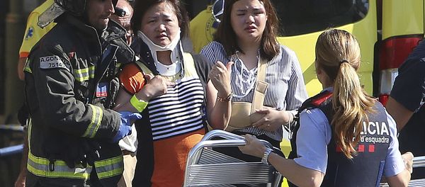 Injured people are treated in Barcelona, Spain, Thursday, Aug. 17, 2017 after a white van jumped the sidewalk in the historic Las Ramblas district, crashing into a summer crowd of residents and tourists and injuring several people, police said - Sputnik International