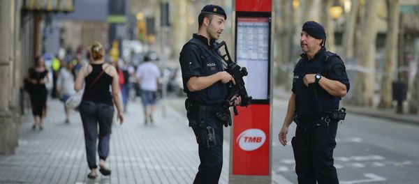 Armed police officers patrol a street in Las Ramblas, Barcelona, Spain, Friday, Aug. 18, 2017 Armed police officers patrol a street in Las Ramblas, Barcelona, Spain, Friday, Aug. 18, 2017 - Sputnik International