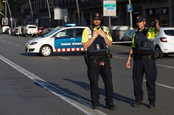 Police cordon off the area after a van crashed into pedestrians near the Las Ramblas avenue in central Barcelona, Spain August 17, 2017 Police cordon off the area after a van crashed into pedestrians near the Las Ramblas avenue in central Barcelona, Spain August 17, 2017 - Sputnik International