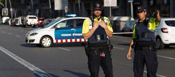 Police cordon off the area after a van crashed into pedestrians near the Las Ramblas avenue in central Barcelona, Spain August 17, 2017 - Sputnik International