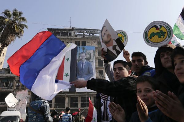 Pro-government supporters wave the Russian national flag and pictures of Syrian President Bashar Assad, as gathering at the Saadallah al-Jabiri Square in Aleppo, Syria, Thursday, Jan. 19, 2017 Pro-government supporters wave the Russian national flag and pictures of Syrian President Bashar Assad, as gathering at the Saadallah al-Jabiri Square in Aleppo, Syria, Thursday, Jan. 19, 2017 - Sputnik International