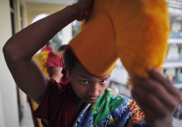 A Tibetan Monk wears his hat before performing a ritual at an event held to celebrate the 25th year of the Dalai Lama receiving the Nobel Peace Prize in Katmandu, Nepal. (File) - Sputnik International