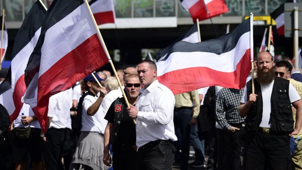 Extreme right-wings demonstrators gather prior to a neo-Nazi rally on the occasion of the 30th anniversary of the death of Hitler's deputy Rudolf Hess in Berlin Spandau on August 19, 2017. - Sputnik International
