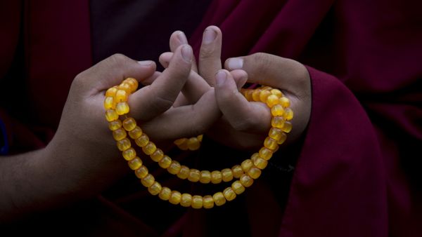 A Buddhist monk from Kopan monastery offers a prayer for the people affected during Saturday's earthquake in Kathmandu, Nepal. (File) - Sputnik International