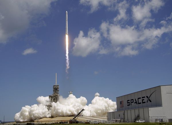 A Falcon 9 SpaceX rocket launches from pad 39A at the Kennedy Space Center in Cape Canaveral, Fla., Monday, Aug. 14, 2017. A Falcon 9 SpaceX rocket launches from pad 39A at the Kennedy Space Center in Cape Canaveral, Fla., Monday, Aug. 14, 2017. - Sputnik International
