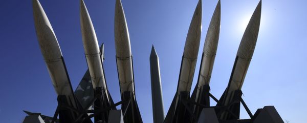 Replicas of a North Korean Scud-B missile (C) and South Korean Hawk surface-to-air missiles are displayed at the Korean War Memorial in Seoul on March 6, 2017. Replicas of a North Korean Scud-B missile (C) and South Korean Hawk surface-to-air missiles are displayed at the Korean War Memorial in Seoul on March 6, 2017. - Sputnik International