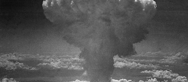 In this photo provided by the U.S. Air Force, a giant column of dark smoke rises more than 20,000 feet into the air, after the second atomic bomb ever used in warfare explodes over the Japanese port and town of Nagasaki, on August 9, 1945. In this photo provided by the U.S. Air Force, a giant column of dark smoke rises more than 20,000 feet into the air, after the second atomic bomb ever used in warfare explodes over the Japanese port and town of Nagasaki, on August 9, 1945. - Sputnik International