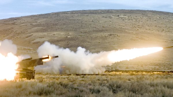 Members of the 17th Fires Brigade from Ft. Lewis fire two High Mobility Artillery Rocket System (HIMARS) rockets simultaneously in a training exercise at Yakima Training Center Nov. 1, 2007 in Yakima, Wash. - Sputnik International