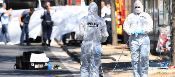 A white sheet is erected as a body of a victim is evacuated to a waiting ambulance while French forensic police officer search the site following a car crash on August 21, 2017, in the southern Mediterranean city of Marseille - Sputnik International
