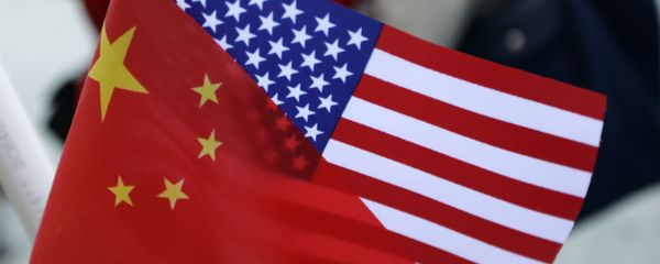 Chinese and US flags. (File) - Sputnik International