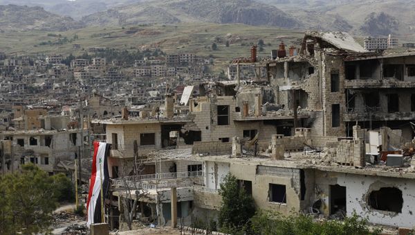 In this May 18, 2017, photo, a Syrian National flag hangs out of a damaged building at the mountain resort town of Zabadani in the Damascus countryside, Syria. - Sputnik International