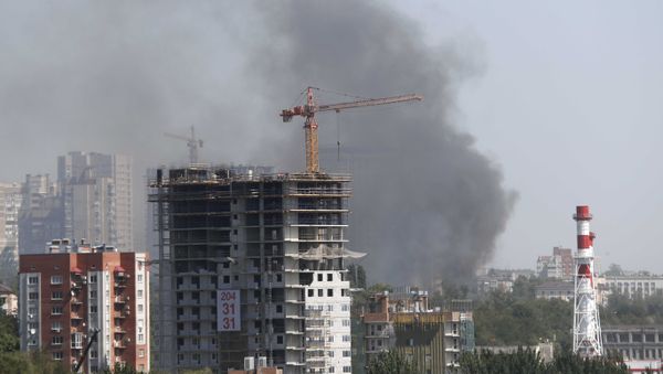 Smoke rises from residential buildings on fire in Rostov-on-Don, Russia August 21, 2017. Smoke rises from residential buildings on fire in Rostov-on-Don, Russia August 21, 2017. - Sputnik International