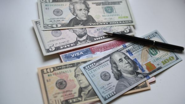 US banknotes and visa - Sputnik International
