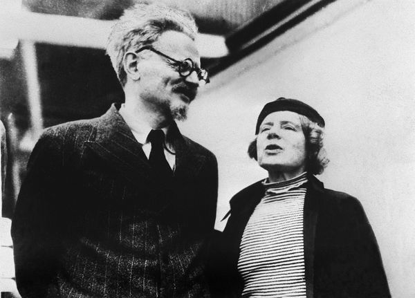 Leon Trotsky and his wife Natalia Sedova in Mexico. (File) Leon Trotsky and his wife Natalia Sedova in Mexico. (File) - Sputnik International