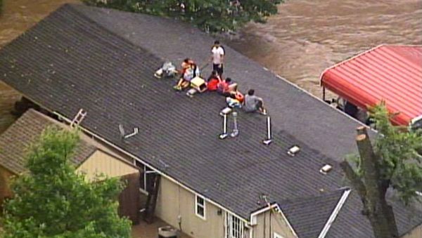 Rains Flood Kansas City Streets, Residents Stuck On Rooftops - Sputnik International