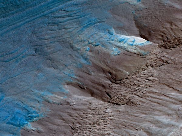 This image, an oblique view from NASA's Mars Reconnaissance Orbiter of the sloping edge of the stack of icy layers over the South Pole This image, an oblique view from NASA's Mars Reconnaissance Orbiter of the sloping edge of the stack of icy layers over the South Pole - Sputnik International