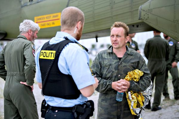 Danish submarine owner and inventor Peter Madsen lands with the help of the Danish defence in Dragor Harbor south of Copenhagen, Denmark August 11, 2017. Danish submarine owner and inventor Peter Madsen lands with the help of the Danish defence in Dragor Harbor south of Copenhagen, Denmark August 11, 2017. - Sputnik International