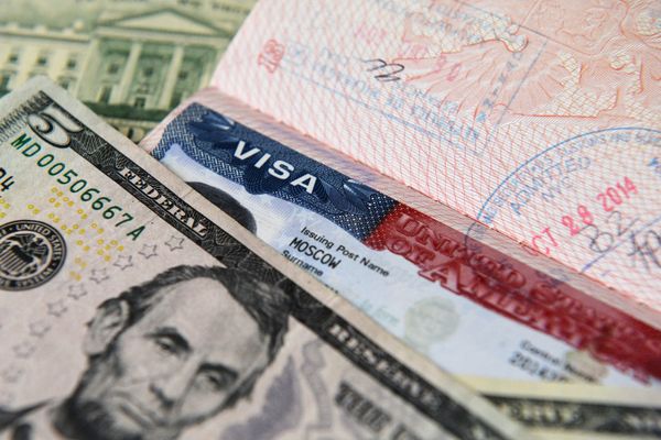 US Dollar Shows Record 2-Year Low vs Euro on Asian Markets - Sputnik International