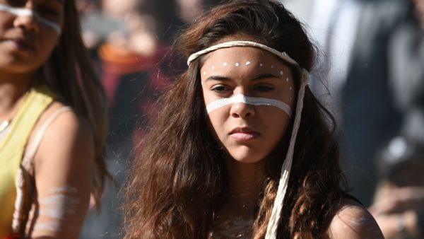 Indigenous Australian performers hold a smoking ceremony to open NAIDOC Week, a national program that celebrates the National Aborigines and Islanders Day Observance Committee in Sydney on July 6, 2015, which grew from the first political groups seeking rights for Aboriginal and Torres Strait Island Australians in the 1920s. - Sputnik International