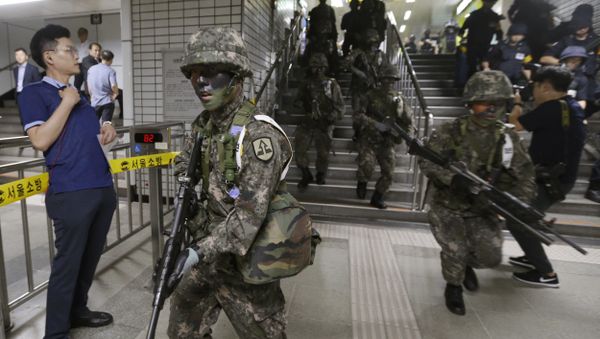 South Korean army soldiers conduct an anti-terror drill as part of Ulchi Freedom Guardian exercise inside a subway station in Seoul, South Korea, Tuesday, Aug. 22, 2017 South Korean army soldiers conduct an anti-terror drill as part of Ulchi Freedom Guardian exercise inside a subway station in Seoul, South Korea, Tuesday, Aug. 22, 2017 - Sputnik International