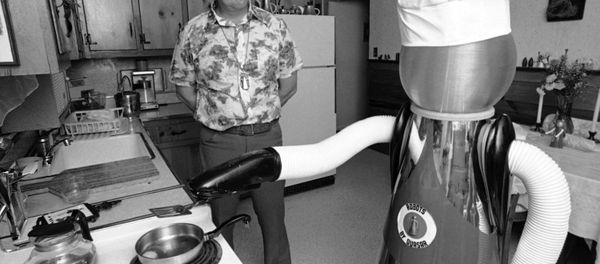 Ben Skora of Palo Heights, Ill., and his robot “Arok” are shown on Feb. 2, 1977. The robot can be programmed to do tasks of repetition or individual tasks through push-button control. He can help with repairs on himself (holding soldering irons, meters, etc) . He does butler work and acts as a waiter). Ben Skora of Palo Heights, Ill., and his robot “Arok” are shown on Feb. 2, 1977. The robot can be programmed to do tasks of repetition or individual tasks through push-button control. He can help with repairs on himself (holding soldering irons, meters, etc) . He does butler work and acts as a waiter). - Sputnik International