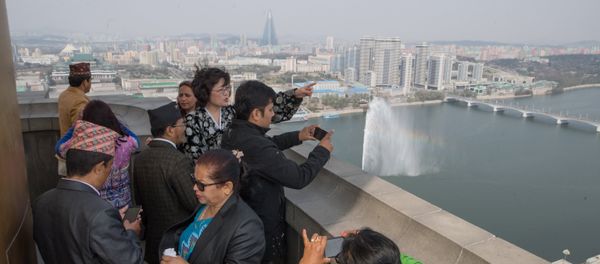 Tourists on the observation deck of the Juche Tower in Pyongyang - Sputnik International