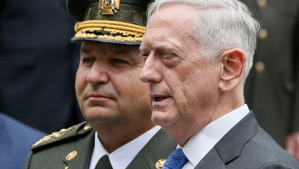 U.S. Secretary of Defense James Mattis (R) and Ukraine's Defence Minister Stepan Poltorak attend a welcoming ceremony in Kiev, Ukraine August 24, 2017 - Sputnik International