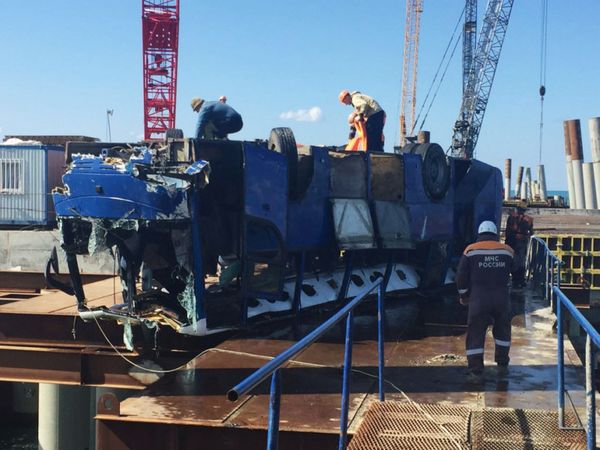 Rescuers raised the bus that plunged into the Kerch Strait from a bridge in Russia's Krasnodar region on Friday, August 25 Rescuers raised the bus that plunged into the Kerch Strait from a bridge in Russia's Krasnodar region on Friday, August 25 - Sputnik International