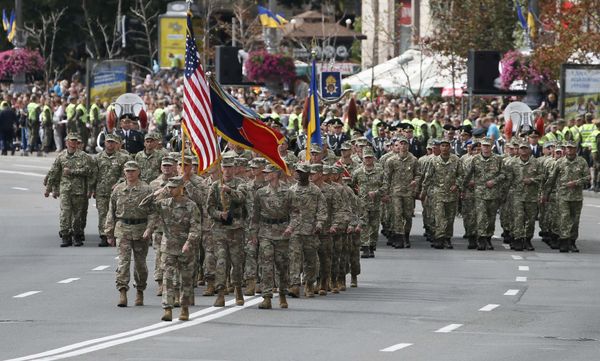 US servicemen (front) march during a military parade marking Ukraine's Independence Day in Kiev, Ukraine August 24, 2017 - Sputnik International