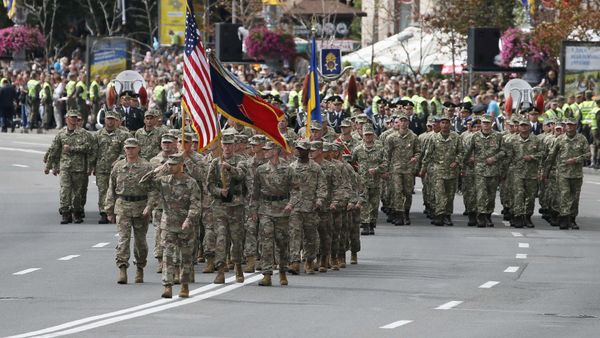 US servicemen (front) march during a military parade marking Ukraine's Independence Day in Kiev, Ukraine August 24, 2017 - Sputnik International