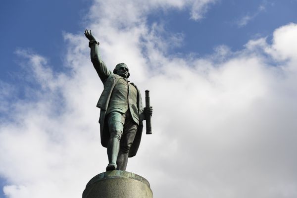 A statue of Captain James Cook stands in Sydney's Hyde Park on August 25, 2017, as Prime Minister Malcolm Turnbull labelled calls to change colonial-era monuments and the date of Australia Day, in attempts to better reflect the country's indigenous past, as a 'Stalinist' excercise in re-writing history. A cultural debate intensified this week when prominent indigenous commentator Stan Grant dubbed the inscription Discovered this territory 1770, on a Sydney statue of 18th century British explorer Capitan James Cook, a damaging myth. A statue of Captain James Cook stands in Sydney's Hyde Park on August 25, 2017, as Prime Minister Malcolm Turnbull labelled calls to change colonial-era monuments and the date of Australia Day, in attempts to better reflect the country's indigenous past, as a 'Stalinist' excercise in re-writing history. A cultural debate intensified this week when prominent indigenous commentator Stan Grant dubbed the inscription Discovered this territory 1770, on a Sydney statue of 18th century British explorer Capitan James Cook, a damaging myth. - Sputnik International