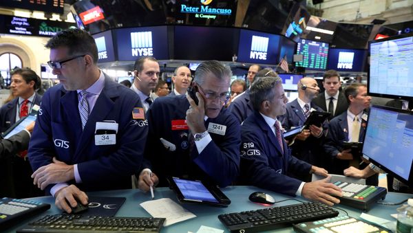Traders work on the floor of the New York Stock Exchange (NYSE) in New York, U.S., July 19, 2017 - Sputnik International