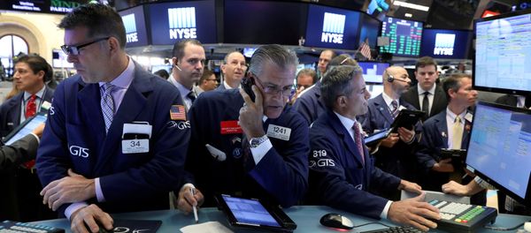 Traders work on the floor of the New York Stock Exchange (NYSE) in New York, U.S., July 19, 2017 - Sputnik International