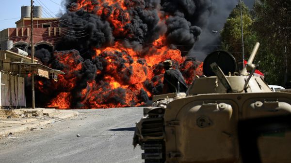 Smoke rises during clashes between joint troop of Iraqi army and Shi'ite Popular Mobilization Forces (PMF) against the Islamic State militants in Tal Afar, Iraq August 26, 2017 - Sputnik International