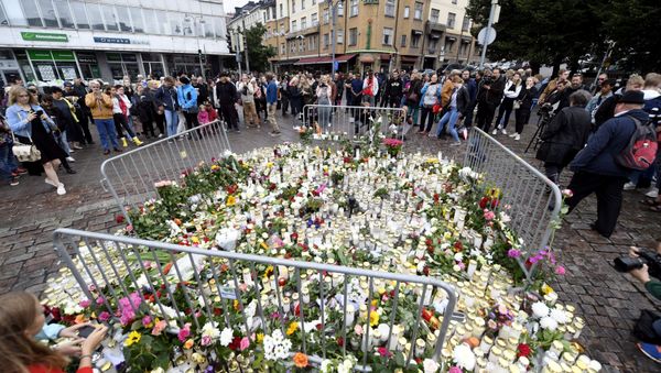 Memorial candles and flowers are placed to commemorate the victims of Friday's stabbings at the Turku Market Square, in Turku, Finland August 19, 2017 - Sputnik International