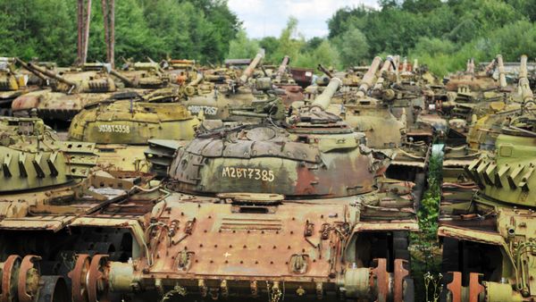 Tanks in 'storage' at the Lviv Armored Vehicle Plant, western Ukraine. - Sputnik International