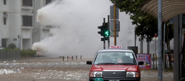 Waves triggered by Typhoon Hato are seen in Hong Kong, China August 23, 2017. Waves triggered by Typhoon Hato are seen in Hong Kong, China August 23, 2017. - Sputnik International