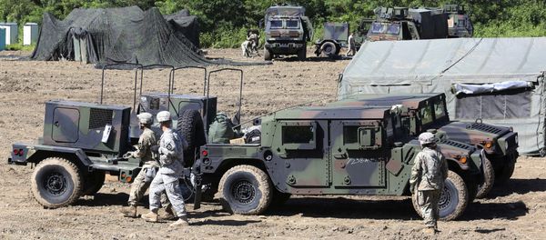 U.S. Army soldiers prepare for their military exercise in Paju, South Korea, near the border with North Korea, Saturday, Aug. 26, 2017. U.S. Army soldiers prepare for their military exercise in Paju, South Korea, near the border with North Korea, Saturday, Aug. 26, 2017. - Sputnik International