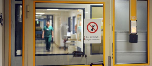 A nurse walks at the intensive care unit at the gynaelogical hospital of the clinical center Bremen-Mitte A nurse walks at the intensive care unit at the gynaelogical hospital of the clinical center Bremen-Mitte - Sputnik International