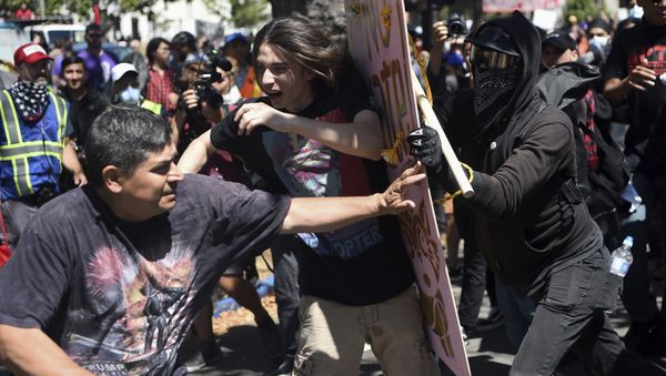 Protesters from different mobilizations collide in Berkeley, California - Sputnik International