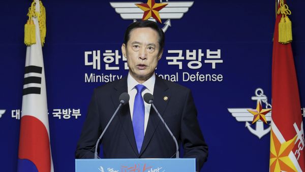 South Korean Defense Minister Song Young-moo speaks during a press conference at the Defense Ministry in Seoul, South Korea, Saturday, July 29, 2017. South Korean Defense Minister Song Young-moo speaks during a press conference at the Defense Ministry in Seoul, South Korea, Saturday, July 29, 2017. - Sputnik International