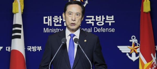 South Korean Defense Minister Song Young-moo speaks during a press conference at the Defense Ministry in Seoul, South Korea, Saturday, July 29, 2017. - Sputnik International