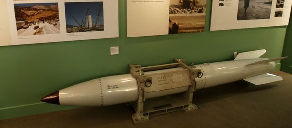 An empty B61 multipurpose thermonuclear tactical bomb is on display at the Atomic Testing Museum in Las Vegas. (File) - Sputnik International