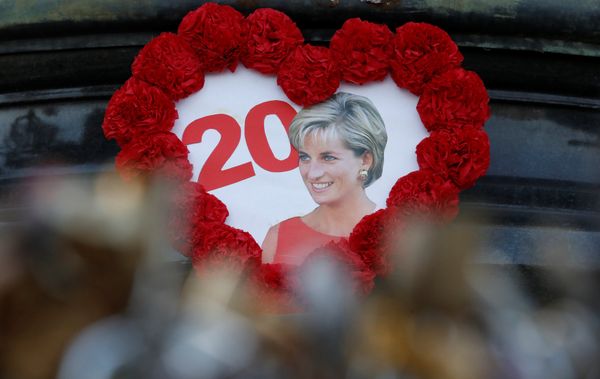 A picture of late Princess Diana is displayed at the bottom of the Liberty Flame monument at the Place de l'Alma, above the underpass where Diana Princess of Wales, was killed in a car accident on August 31, 1997, in Paris, France, August 29, 2017. A picture of late Princess Diana is displayed at the bottom of the Liberty Flame monument at the Place de l'Alma, above the underpass where Diana Princess of Wales, was killed in a car accident on August 31, 1997, in Paris, France, August 29, 2017. - Sputnik International