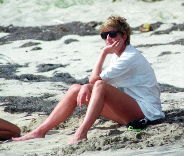 Princess Diana relaxes on the sand during a visit to the beach on the Caribbean Island of Nevis January 4, 1993. Princess Diana relaxes on the sand during a visit to the beach on the Caribbean Island of Nevis January 4, 1993. - Sputnik International
