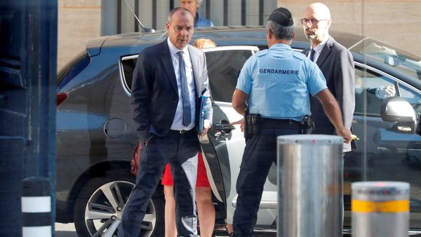 Laurent Berger, leader of the French Democratic Confederation of Labour (CFDT) arrives to attend a meeting on the government's labour reform bill at the prime minister's Hotel Matignon office in Paris, France August 31, 2017 - Sputnik International