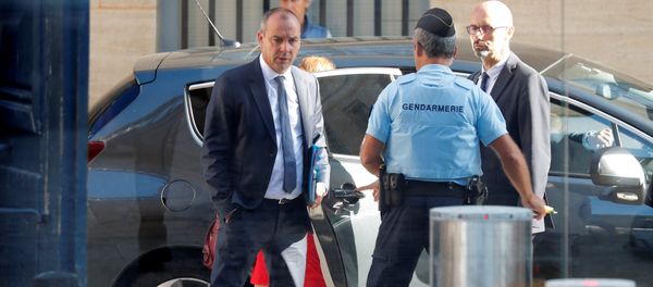 Laurent Berger, leader of the French Democratic Confederation of Labour (CFDT) arrives to attend a meeting on the government's labour reform bill at the prime minister's Hotel Matignon office in Paris, France August 31, 2017 Laurent Berger, leader of the French Democratic Confederation of Labour (CFDT) arrives to attend a meeting on the government's labour reform bill at the prime minister's Hotel Matignon office in Paris, France August 31, 2017 - Sputnik International