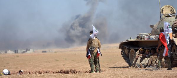 Shi'ite Popular Mobilization Forces (PMF) gather with Iraqi army on the outskirts of Tal Afar, Iraq, August 22, 2017 - Sputnik International