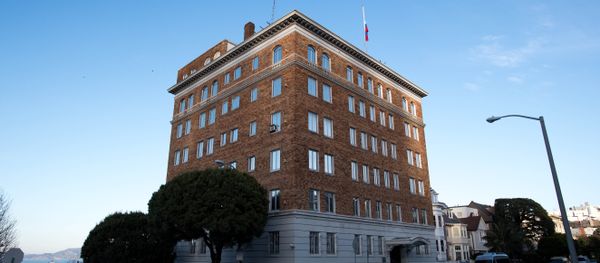 People walk past the Consulate-General of Russia in San Francisco, California on December 29, 2016 - Sputnik International