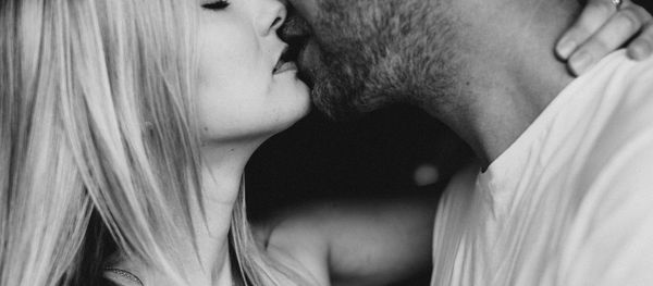 Kissing couple Kissing couple - Sputnik International